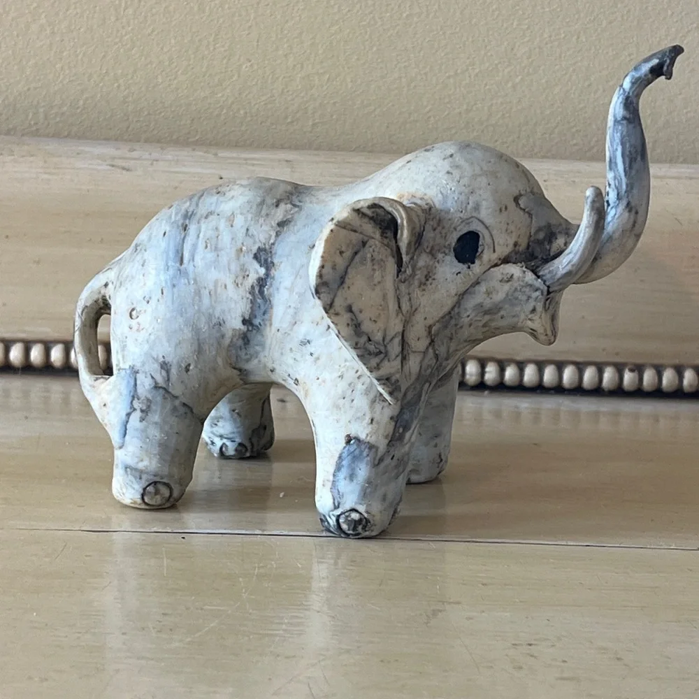 Set of 2 Clay elephants
